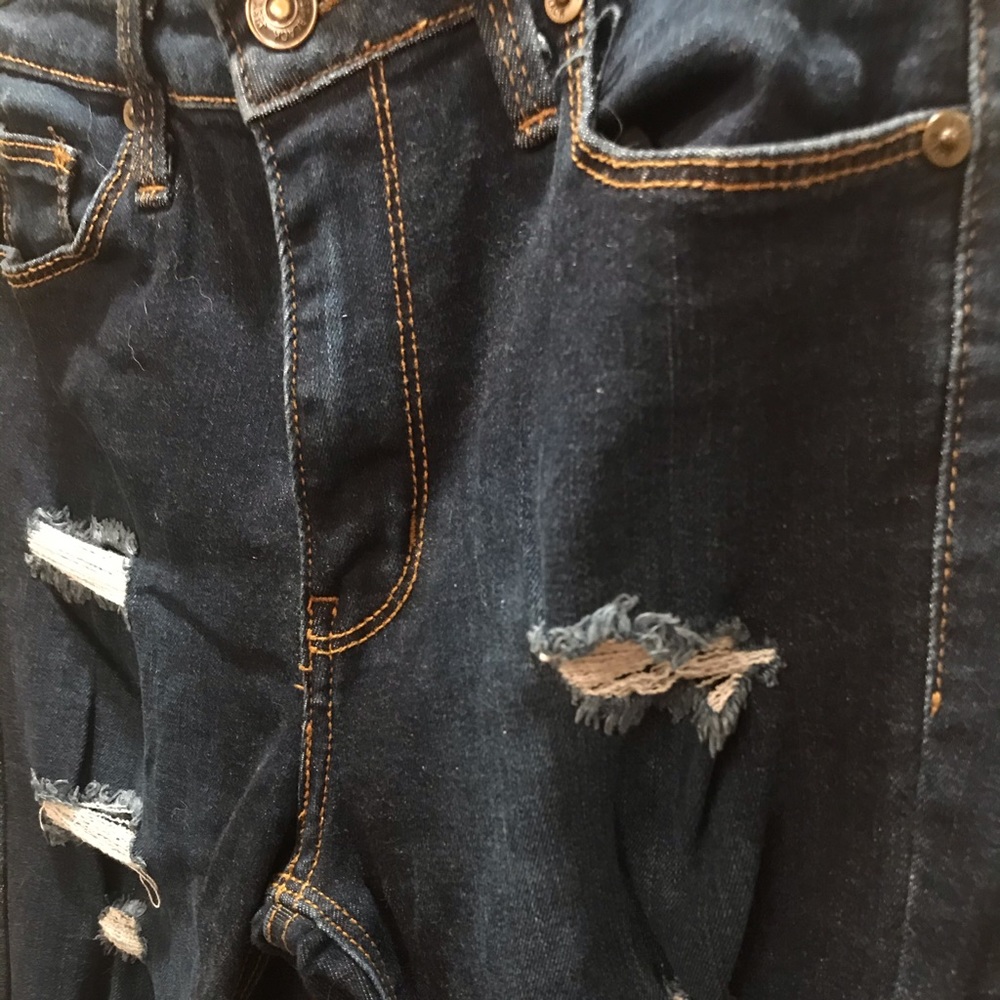 Distressed skinny jean